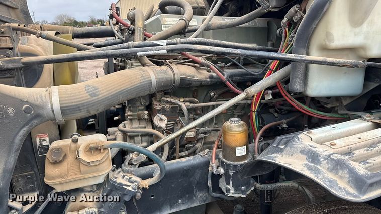 image for item NA9962 2007 Freightliner Columbia 120 semi truck