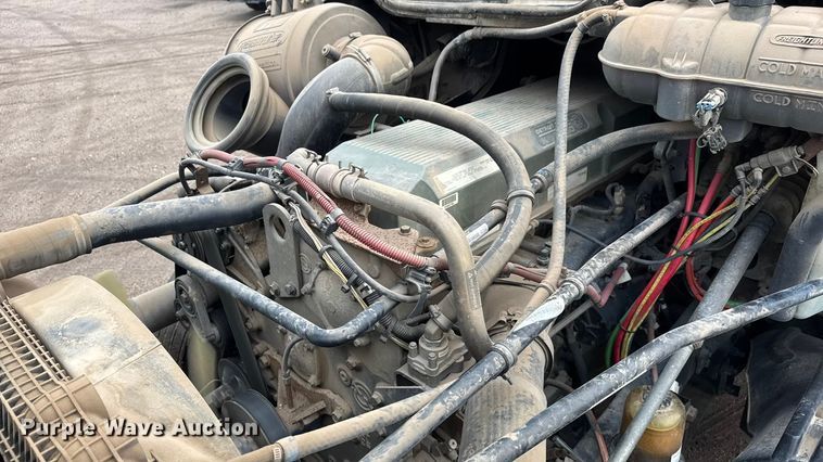 image for item NA9962 2007 Freightliner Columbia 120 semi truck