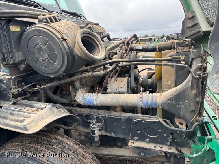 image for item NA9962 2007 Freightliner Columbia 120 semi truck