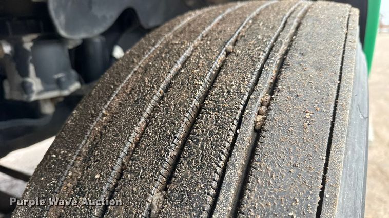 image for item NA9962 2007 Freightliner Columbia 120 semi truck