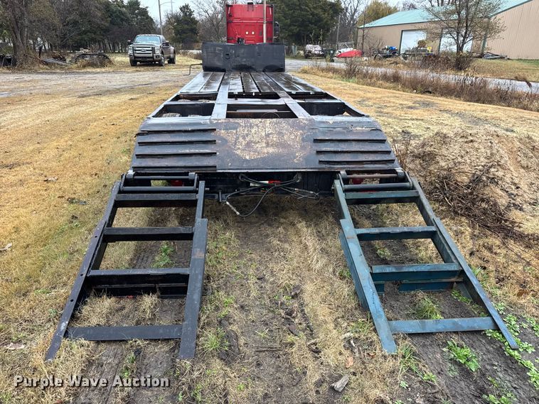 image for item NA9971 1982 Daco LB253782 drop deck trailer