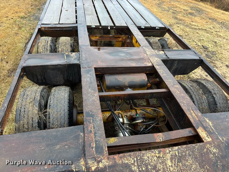 image for item NA9971 1982 Daco LB253782 drop deck trailer