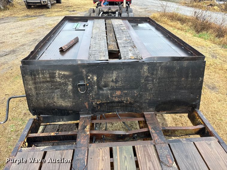 image for item NA9971 1982 Daco LB253782 drop deck trailer