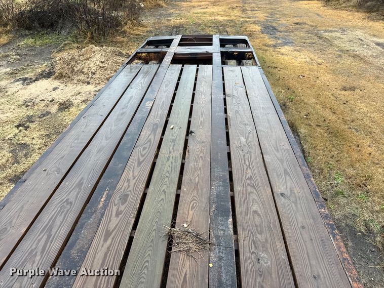 image for item NA9971 1982 Daco LB253782 drop deck trailer