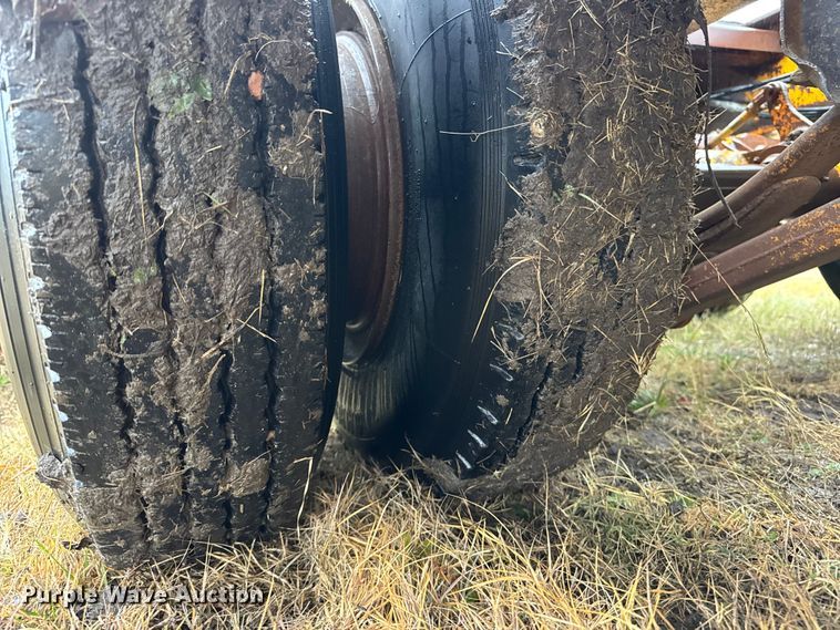 image for item NA9971 1982 Daco LB253782 drop deck trailer