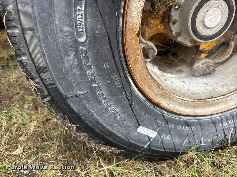 image for item NA9971 1982 Daco LB253782 drop deck trailer