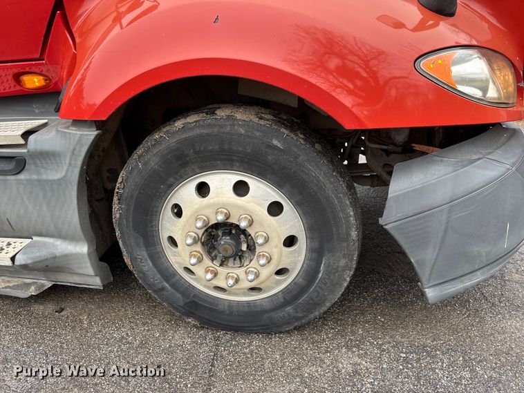 image for item NA9973 2013 International ProStar semi truck