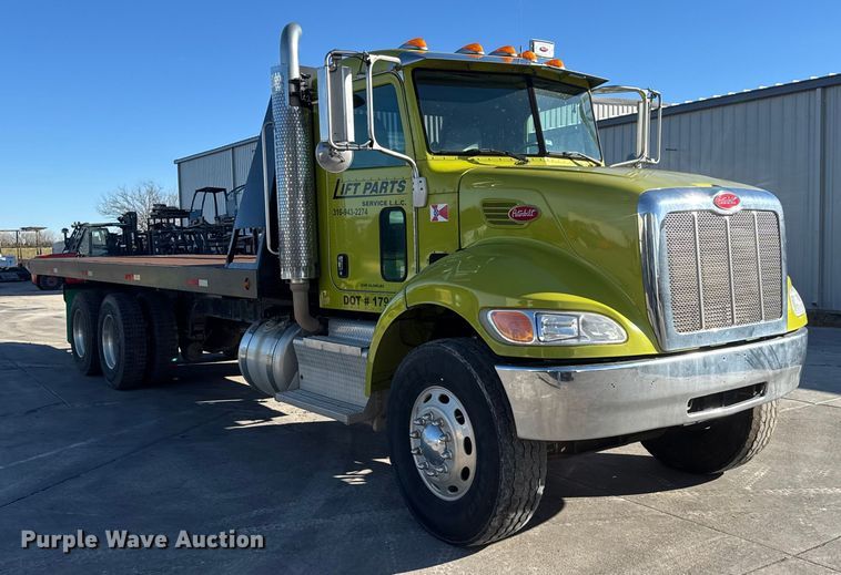 image for item NB9000 2014 Peterbilt 348 rollback truck