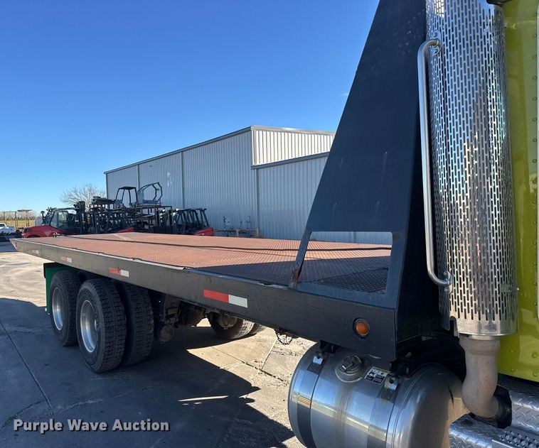 image for item NB9000 2014 Peterbilt 348 rollback truck