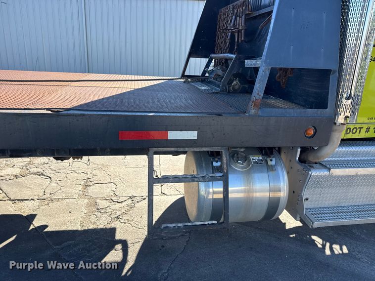 image for item NB9000 2014 Peterbilt 348 rollback truck