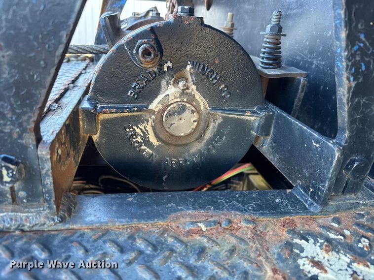 image for item NB9000 2014 Peterbilt 348 rollback truck