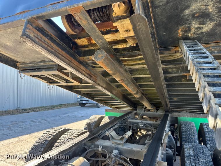 image for item NB9000 2014 Peterbilt 348 rollback truck