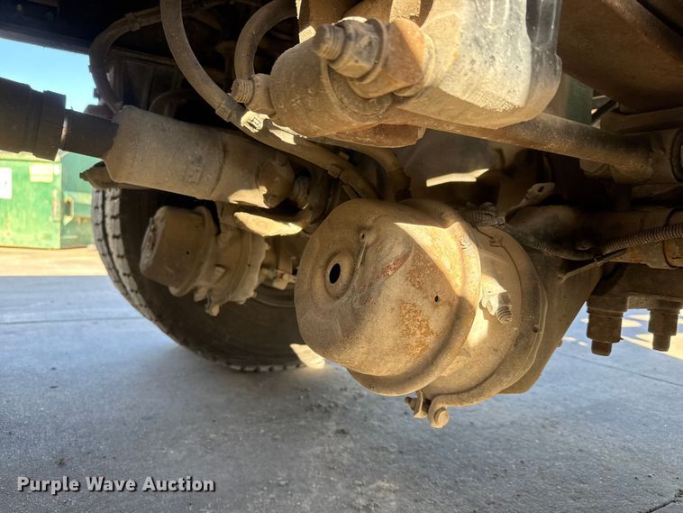 image for item NB9000 2014 Peterbilt 348 rollback truck