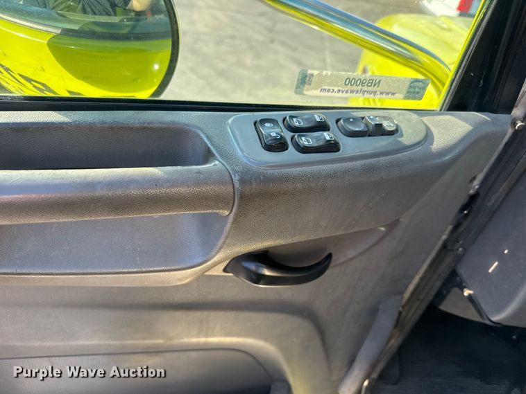 image for item NB9000 2014 Peterbilt 348 rollback truck