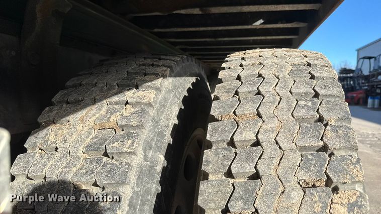 image for item NB9000 2014 Peterbilt 348 rollback truck