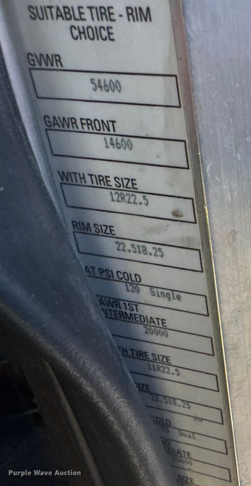 image for item NB9000 2014 Peterbilt 348 rollback truck