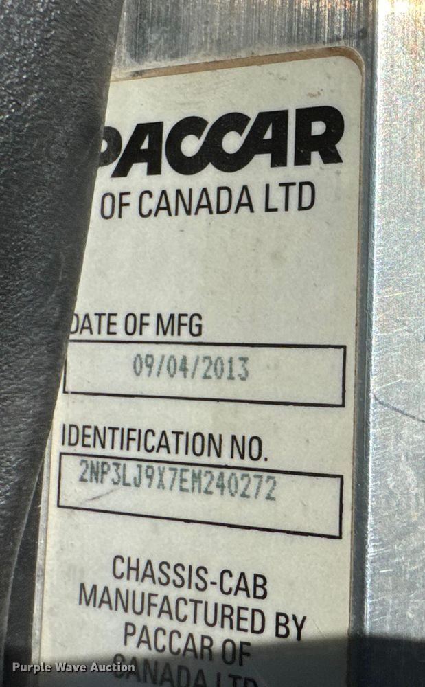 image for item NB9000 2014 Peterbilt 348 rollback truck