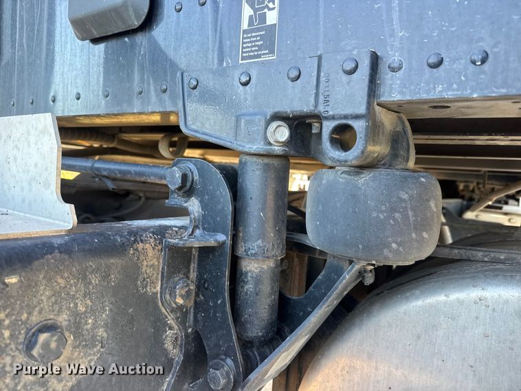 image for item NB9004 2016 Peterbilt 579 semi truck