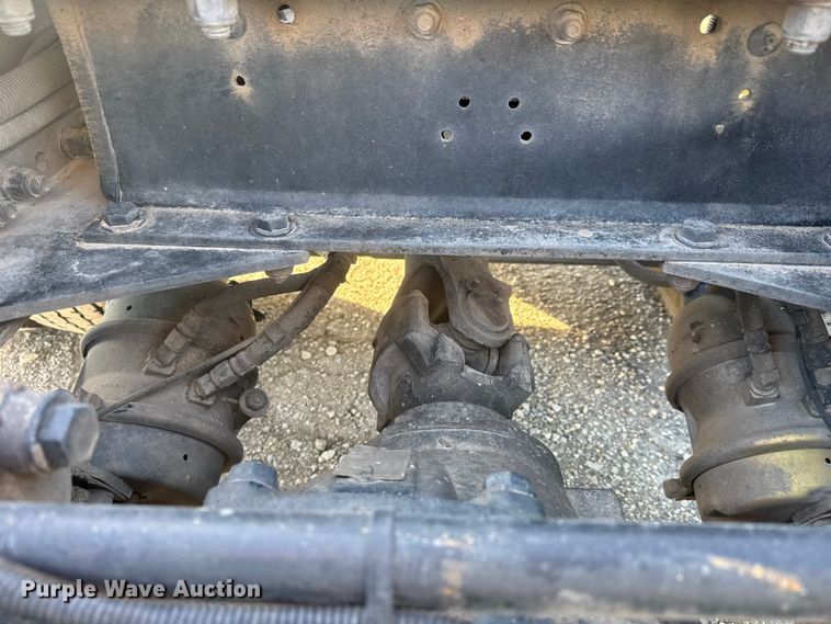 image for item NB9004 2016 Peterbilt 579 semi truck