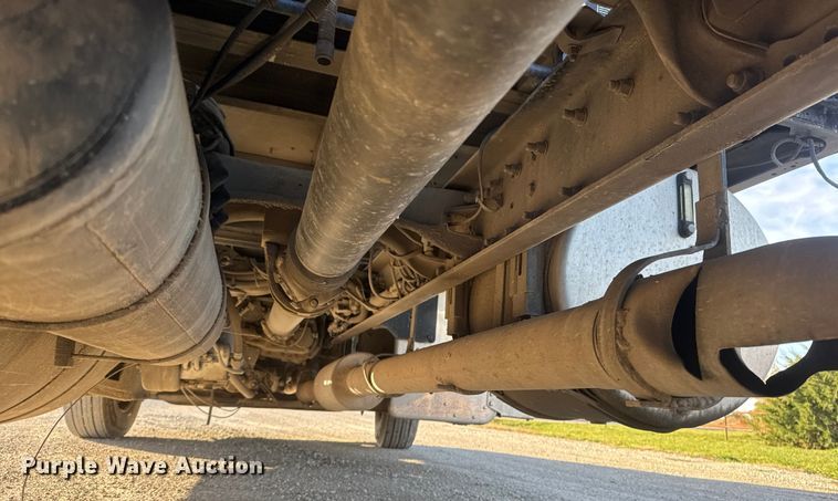 image for item NB9004 2016 Peterbilt 579 semi truck