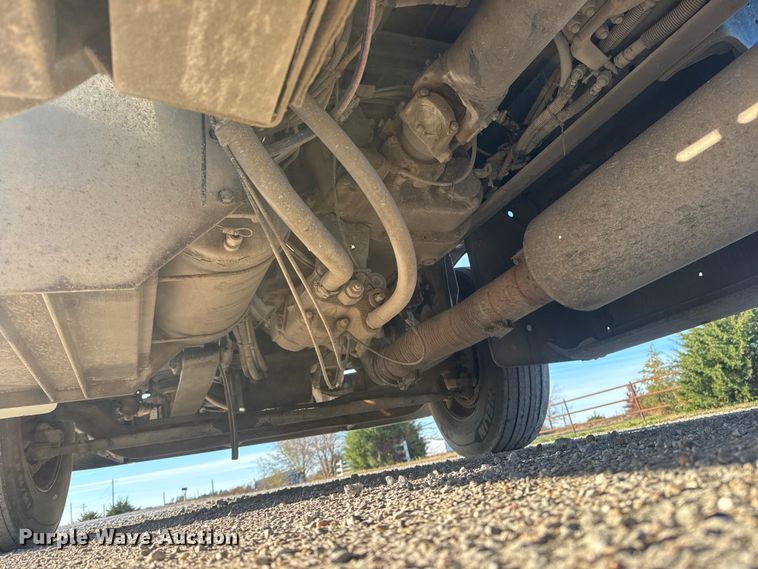 image for item NB9004 2016 Peterbilt 579 semi truck