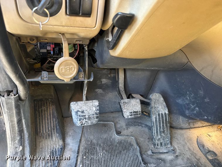 image for item NB9004 2016 Peterbilt 579 semi truck