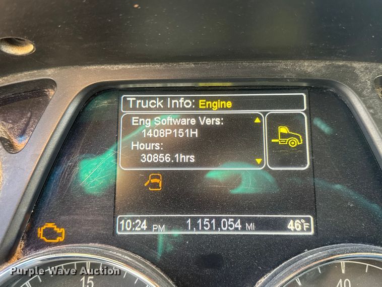 image for item NB9004 2016 Peterbilt 579 semi truck