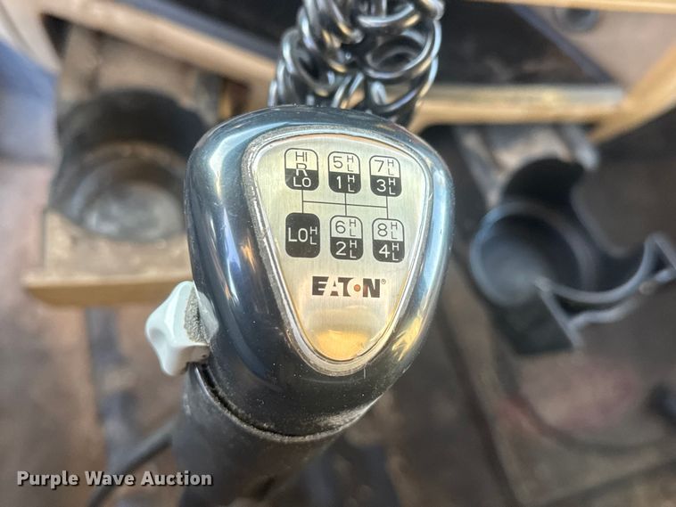 image for item NB9004 2016 Peterbilt 579 semi truck