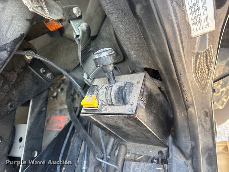 image for item NB9004 2016 Peterbilt 579 semi truck