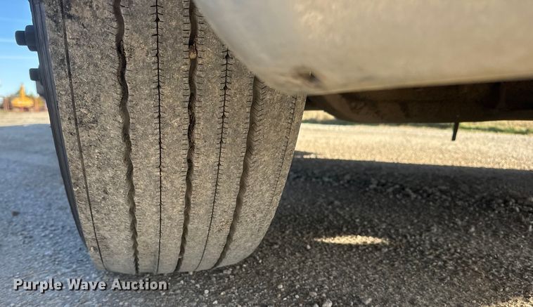 image for item NB9004 2016 Peterbilt 579 semi truck