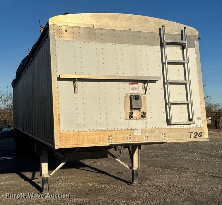 image for item NB9005 2024 Cornhusker 800ALSR-1923-9098 grain trailer