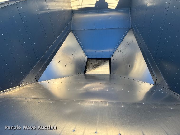 image for item NB9005 2024 Cornhusker 800ALSR-1923-9098 grain trailer