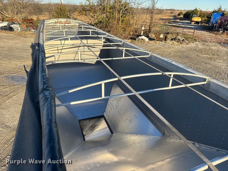 image for item NB9005 2024 Cornhusker 800ALSR-1923-9098 grain trailer