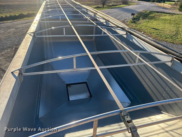 image for item NB9005 2024 Cornhusker 800ALSR-1923-9098 grain trailer