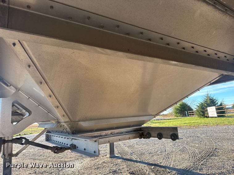 image for item NB9005 2024 Cornhusker 800ALSR-1923-9098 grain trailer