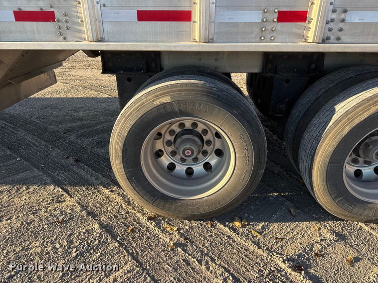 image for item NB9005 2024 Cornhusker 800ALSR-1923-9098 grain trailer