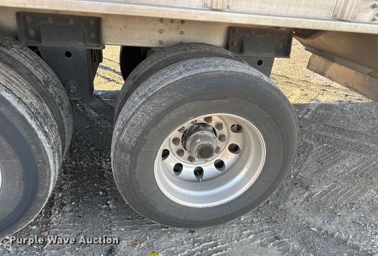 image for item NB9005 2024 Cornhusker 800ALSR-1923-9098 grain trailer