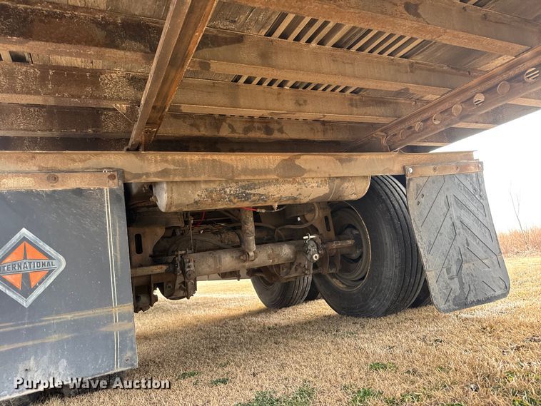 image for item NB9027 2003 Wabash dry van trailer