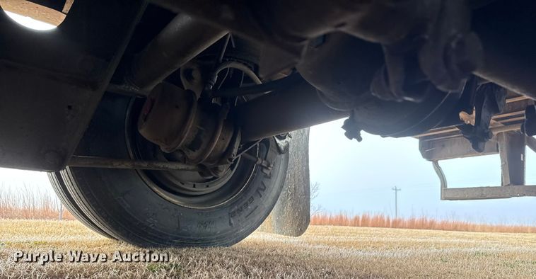 image for item NB9027 2003 Wabash dry van trailer