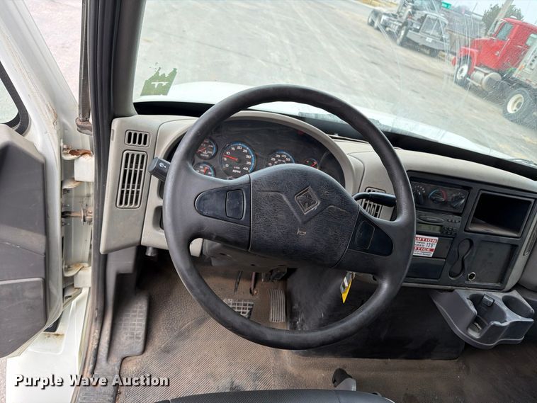 image for item NE9840 2008 International 4300 box truck