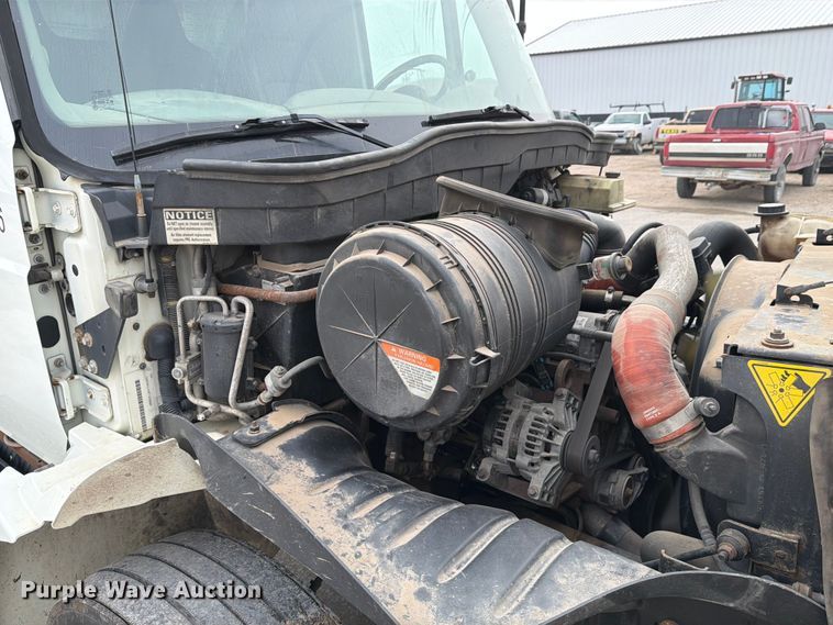 image for item NE9840 2008 International 4300 box truck