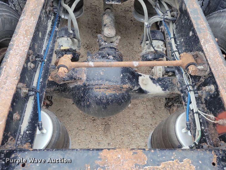 image for item NO9789 2006 Freightliner Columbia 120 semi truck