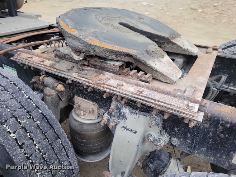 image for item NO9789 2006 Freightliner Columbia 120 semi truck