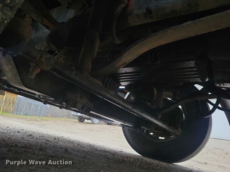 image for item NO9789 2006 Freightliner Columbia 120 semi truck