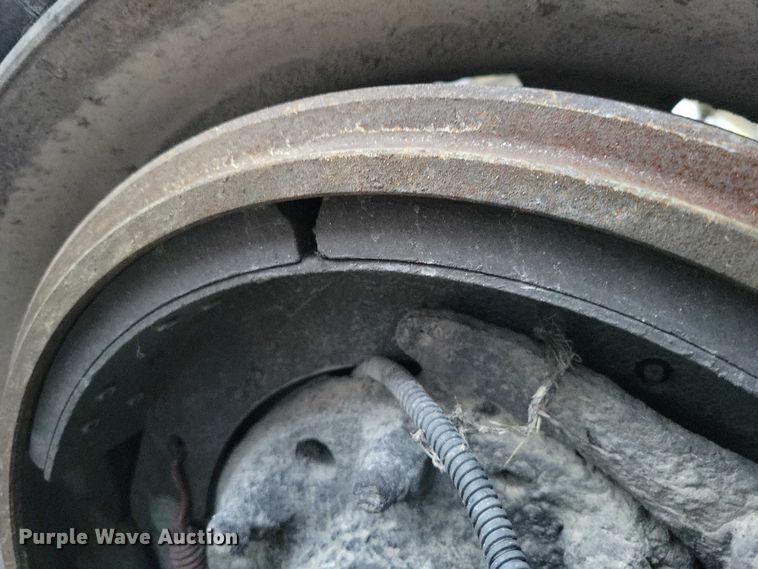 image for item NO9789 2006 Freightliner Columbia 120 semi truck