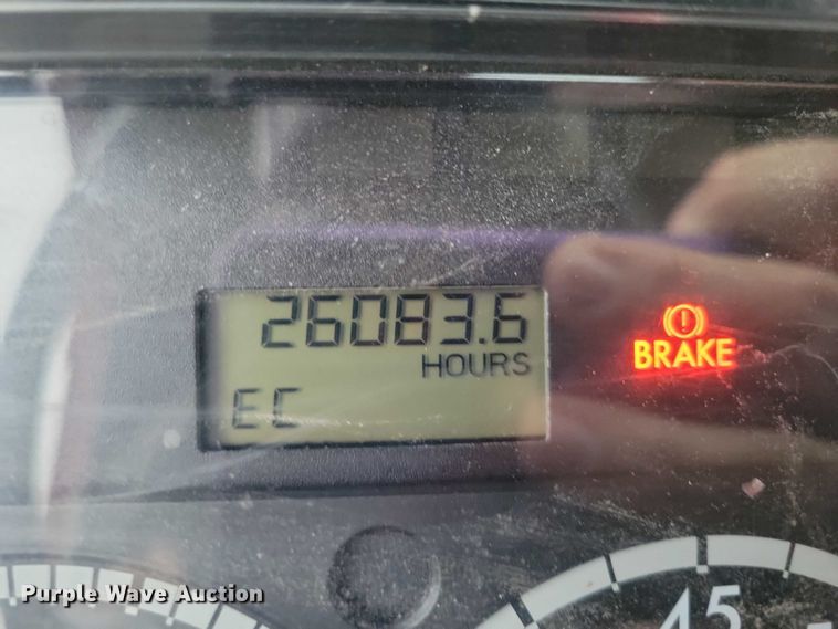 image for item NO9789 2006 Freightliner Columbia 120 semi truck