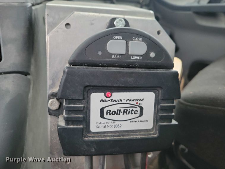 image for item NO9789 2006 Freightliner Columbia 120 semi truck