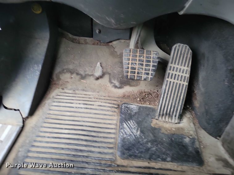 image for item NO9789 2006 Freightliner Columbia 120 semi truck