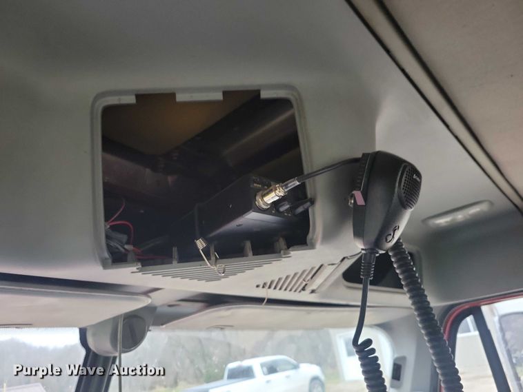 image for item NO9789 2006 Freightliner Columbia 120 semi truck