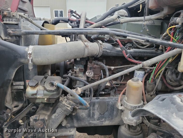 image for item NO9789 2006 Freightliner Columbia 120 semi truck